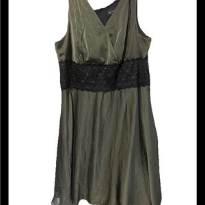 Easter dress sz 22 W Olive Green Dress with Black Lace Detail flowy Plus